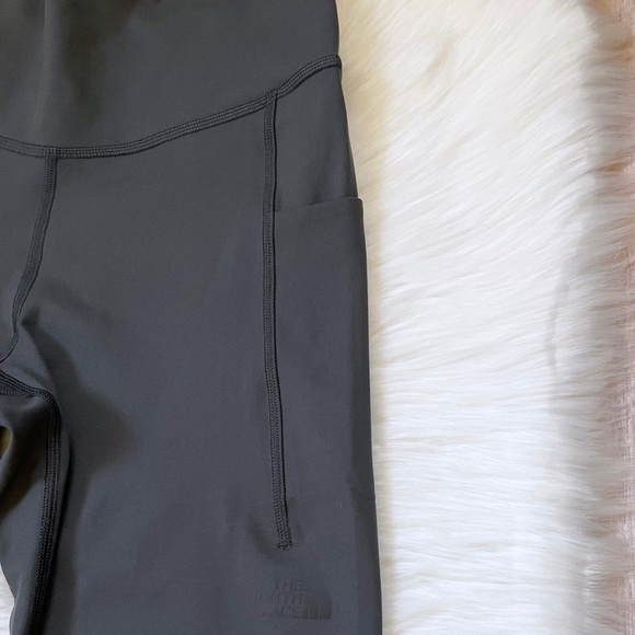 The North Face Women’s Motivation High Rise 7/8 Pocket Tights - Picture 3 of 10